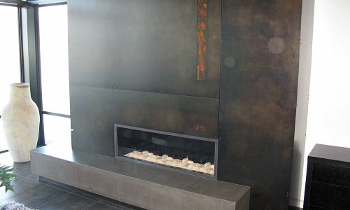 <p>This is a linear Town &amp; Country gas fireplace that is customizable with rocks or glass media.</p>